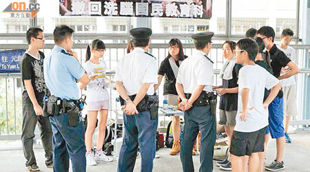 學民思潮連日多個街站義工被警員查閱身份證。