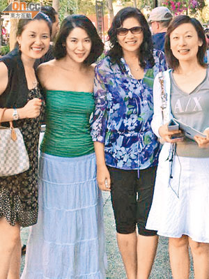 陳李妮（左二）暢遊加州，與定居當地嘅靚女朋友歡聚。（受訪者提供）
