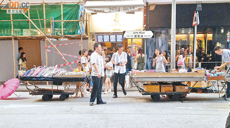 銅鑼灣謝斐道不時有小販於店舖外擺賣，惹來商戶不滿。