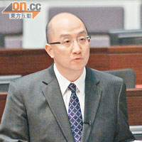 譚志源是唯一配偶同於政府工作的問責官員。