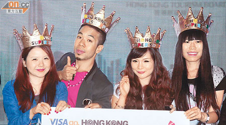 「2012 Visa go香港購物王」由泰國（左一、左二）及內地隊伍（右一、右二）稱王封后。