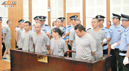 今年六月，十九名走私彩報的集團成員，被深圳市寶安區法院重判入獄。