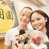 共偕連理<BR>徐小姐（右）換肝重獲新生，十一月將與未婚夫吳先生共偕連理。