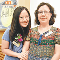 梁卓妍（左）與母親捐出中風過世父親的肝腎，卓妍更下定決心考入醫科，以救治更多病者。