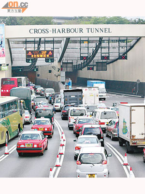紅隧塞車問題困擾港人多年，至今仍未能解決。（資料圖片）