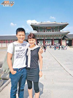 鄭泳舜（左）陪太太去韓國首爾旅行，佢話趁選舉後還債。（受訪者提供）