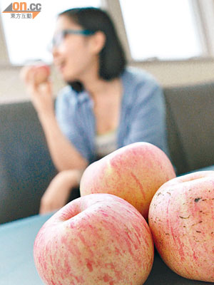 日食蘋果有助降低體內壞膽固醇比率。