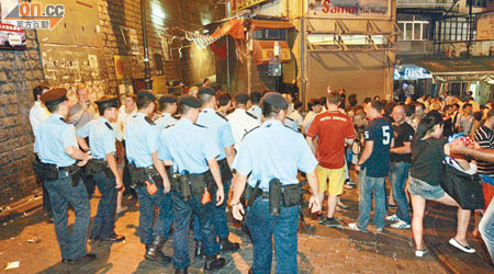 警方聲稱已加強在蘭桂坊巡查，但罪案數字不跌反升。（資料圖片）