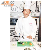 港安醫院昨邀請廚師示範烹飪菠菜溫泉蛋沙律。