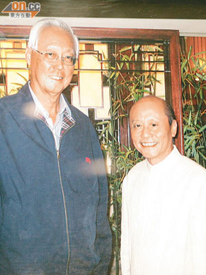 新加坡第二任總理吳作棟（左）與甘健成（右）在鏞記合照。