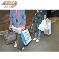 大批贓物需用兩個背囊及四個手提袋裝載。