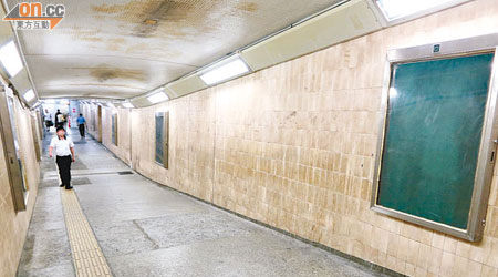 北河街有行人隧道內設有逾十塊區議會報告板，惟卻鮮有宣傳品張貼。