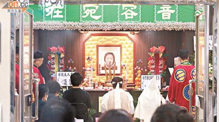 DR醫學美容集團事故中的女死者陳宛琳，昨在殯儀館設靈。（袁志豪攝）