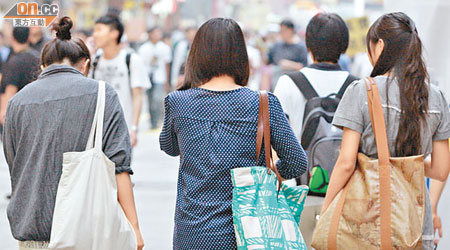 婦女踏入三十五歲後，生育能力會急劇下降。