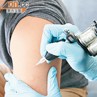 紋身<br>使用即棄紋身用具可減低感染丙型肝炎機會。（資料圖片）