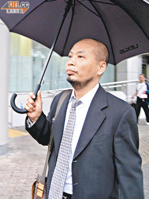 方麒驊洗脫種票罪昨在庭外聲言：「香港法律係公正嘅」。（陳佩詩攝）