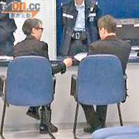 陳家瑛與蘇志榮律師代表陳奕迅與徐濠縈到警察總部投訴。