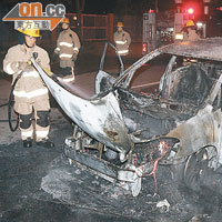 涉案私家車被刀手縱火燒毀。（資料圖片）