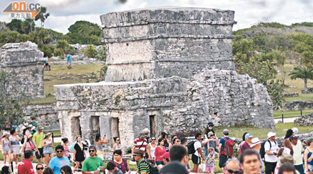 遊客蜂擁至墨西哥的古城迎接「末日」來臨。