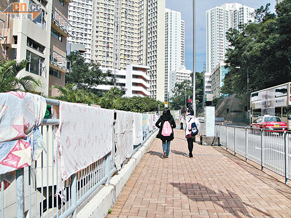 霸行人路欄杆當晾衫架