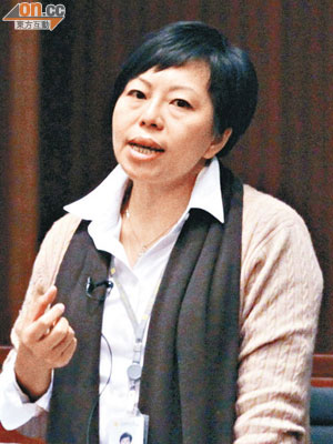 香港婦女動力協會副主席麥美娟直斥《蘋果日報》失實報道，荼毒年輕一代，提醒家長為子女嚴選讀物。