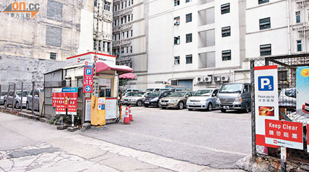 案發露天停車場採雙泊位制。（曾志恒攝）