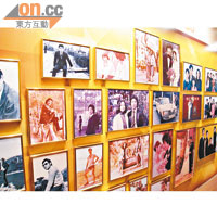 喺派對上，史立德用咗一幅牆，展示佢前半生嘅舊照片。