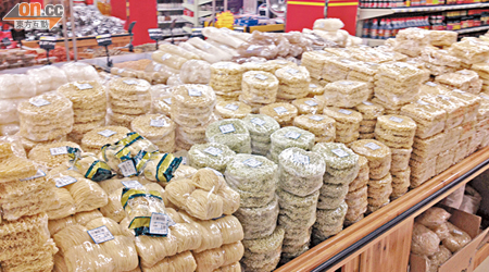 內地市面有各款麵製品出售，港人北上需小心選購。