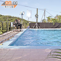 全港唯一嘅室外玻璃暖水泳池，唔少電影場面都係在此拍攝。