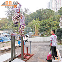 舞獅是華人社會慶祝新年的風俗，亦是重要的非物質文化遺產。