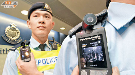 警方隨身攝錄機將於下月十一日起正式試用半年。（袁志豪攝）