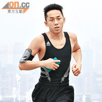 阿星每日長跑十公里練體能，再進行拳擊訓練。