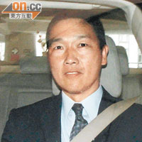 署理助理消防處長李亮明昨在庭上遭死因裁判官多番質疑。（盧志燊攝）