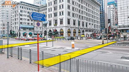 星光大道管理公司建議長遠在彌敦道及梳士巴利道交界兩邊，均設置分段橫過馬路處（黃線示）。