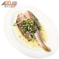 「雪菜毛豆蒸黃魚」肉汁豐富，鮮味無比。