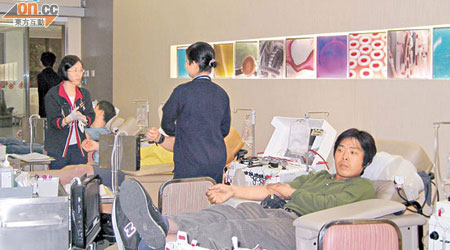 紅會平日每天約九百名市民捐血，但假期捐血人數將大減。