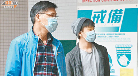 禽流感殺埋身，公立醫院戒備，市民亦戴上口罩防中招。（袁志豪攝）