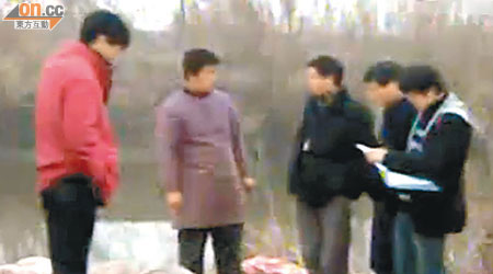 浙江杭州日前被揭有人偷取已掩埋的病死豬肉製造家禽飼料。（資料圖片）