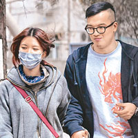 內地H7N9疫情擴展至北京，部分市民出街時都戴上口罩。（中新社圖片）