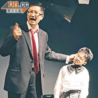 湯修齊（左）首次登台飾演一名壞爸爸。（溫國佳攝）