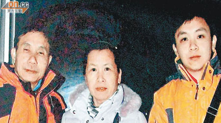 徐國峰（右一）去年與父母到南韓旅行時合照。