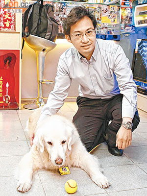 金毛尋回犬Coffee是電器店稱職的公關經理。