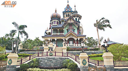 本港迪士尼的迷離莊園下月十七日正式開幕，暫為全球獨有。（陸智豪攝）