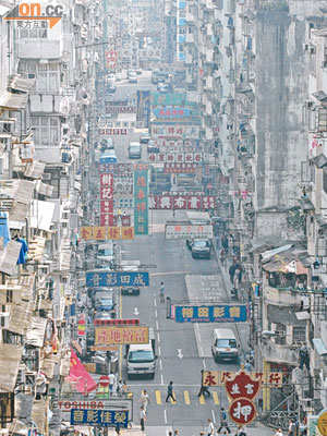 本港亦屬於空氣污染嚴重的城市，汽車廢氣對市民健康帶來威脅。