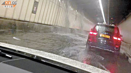 啟德隧道於早前水浸成澤國。(資料圖片)