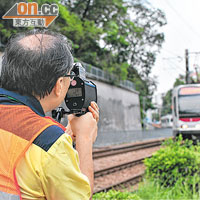 港鐵將加強透過雷射槍偵測輕鐵車速，以減少列車超速的情況。