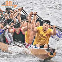 划龍舟是講求毅力、耐性及團結精神兼備的體育項目。