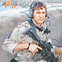 斯特蘭奇前年在阿富汗執勤期間身亡。