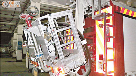 消防處「入錯貨」的十七架法國製油壓升降台消防車復用無期。