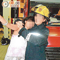東方報業集團屢次揭發消防處醜聞，包括有消防員在局內開派對。